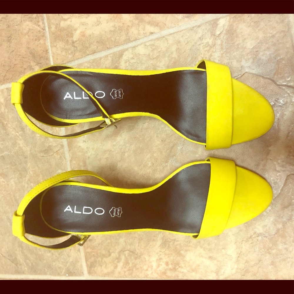 Fun yellow heels